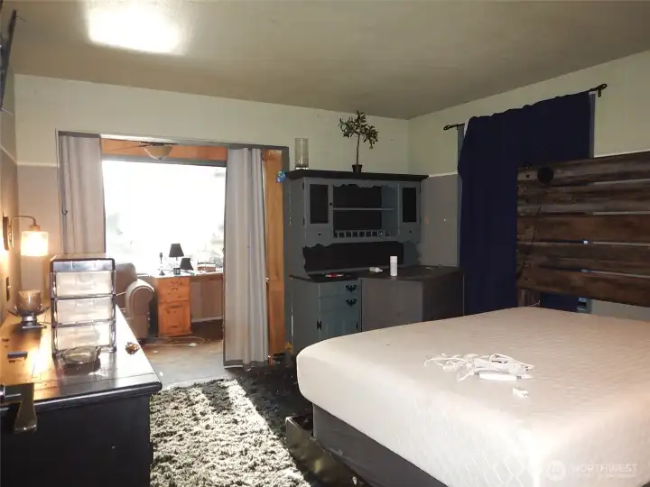 Auxiliary dwelling plumbed for 3/4 bath - informal septic