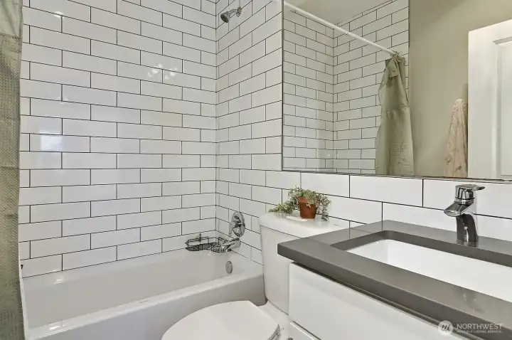 Common bath west main .