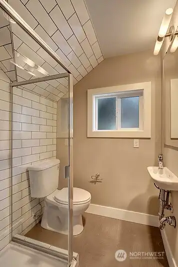 Studio / private bath.