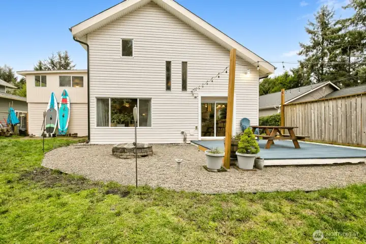 Entertaining Space in Backyard