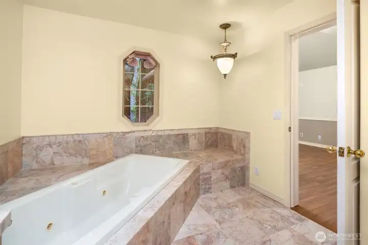 Primary ensuite jetted bathtub.