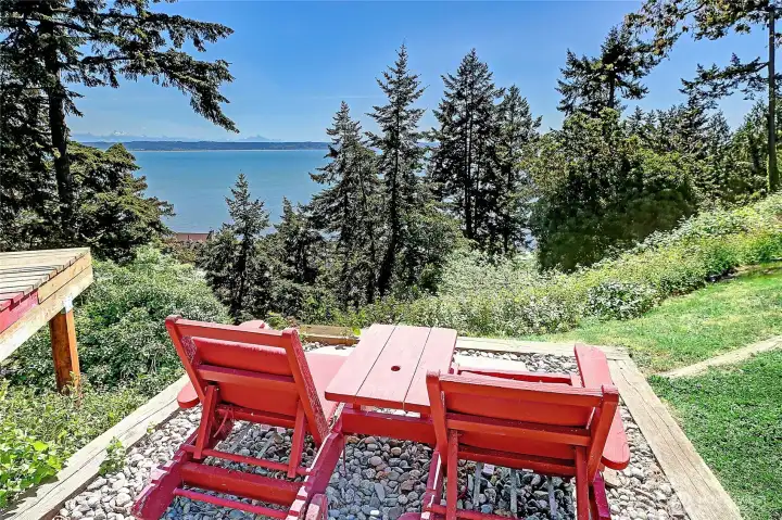 Another area for a nice glass of wine at the end of the day.