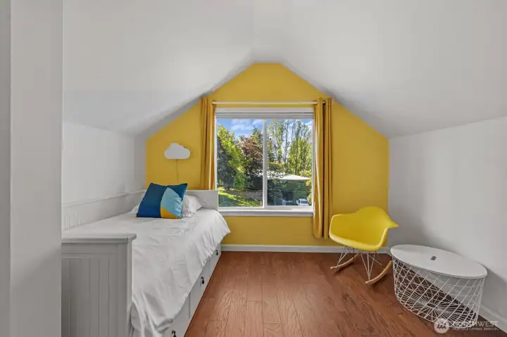 Upper level - bedroom 2