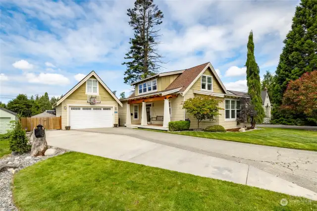 Welcome to your dream home nestled in the desirable Hillcrest area of Mount Vernon! This beautifully maintained craftsman-style residence boasts a creative floor plan that maximizes usable space, making it perfect for modern living.