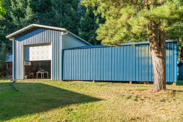 Metal/Wood Shop & Back Carport