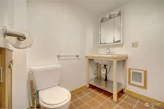 Lower 3/4 bath