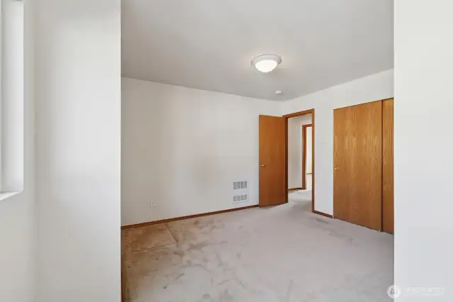 Secondary bedroom
