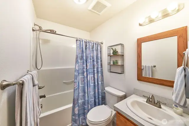 Guest bathroom between bedrooms 2 and 3