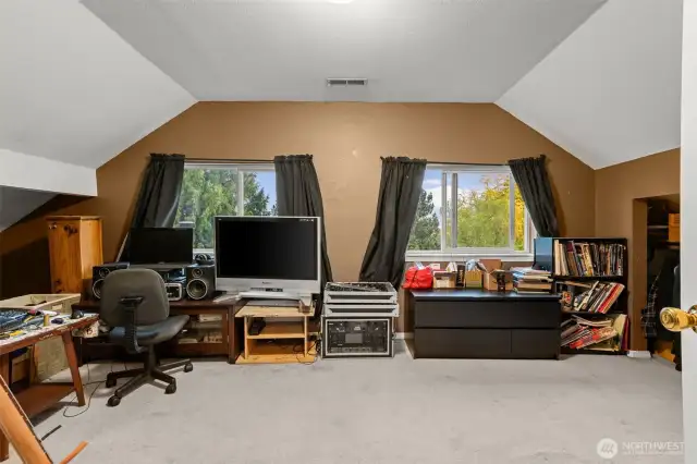 2nd bedroom upper