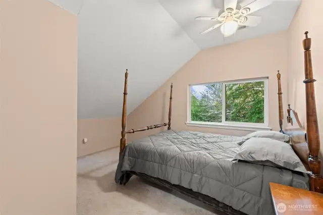 4th bedroom upper