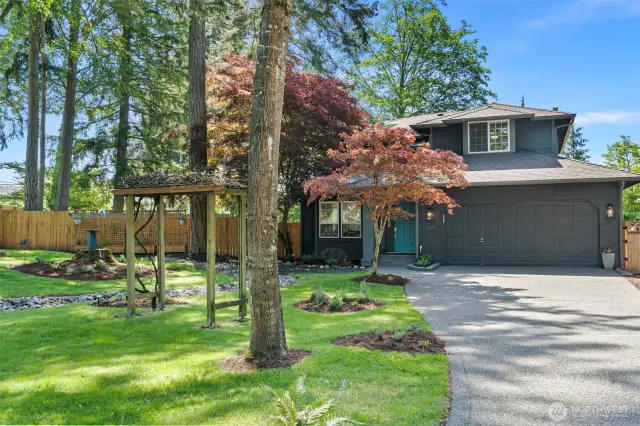 A driveway with plenty of room.