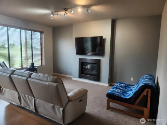 Open concept living to dining area and kitchen.