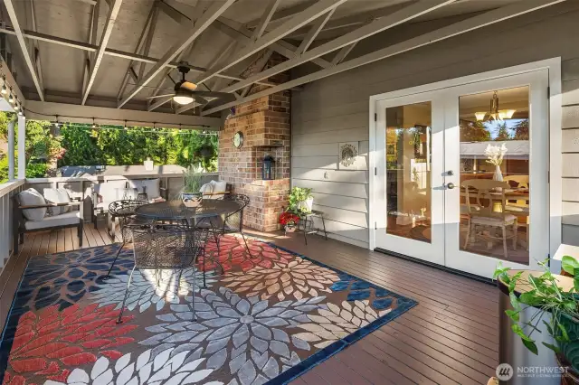 Huge covered deck off the dining.