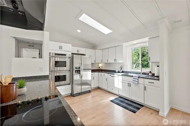 QUARTZ COUNTERTOPS AND DOUBLE OVEN!