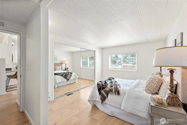 LARGE PRIMARY BEDROOM