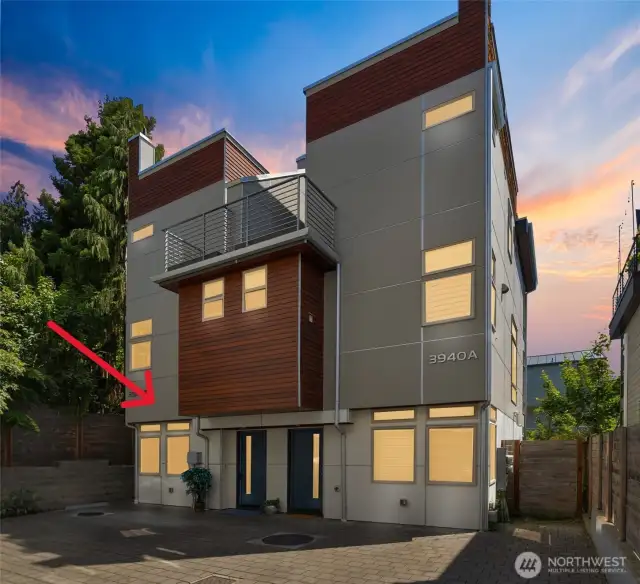 In a prime Wallingford neighborhood 3940 B is perfectly situated in the back north corner of of this small 4 home community. You come in the entry driveway and tucked below the main street for more privacy and quiet. Located in the heart of the city with so much to enjoy just minutes out your door.
