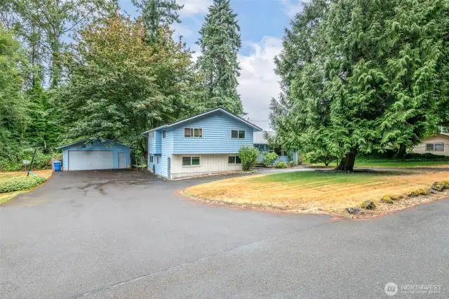 800+ square foot detached garage!!!!