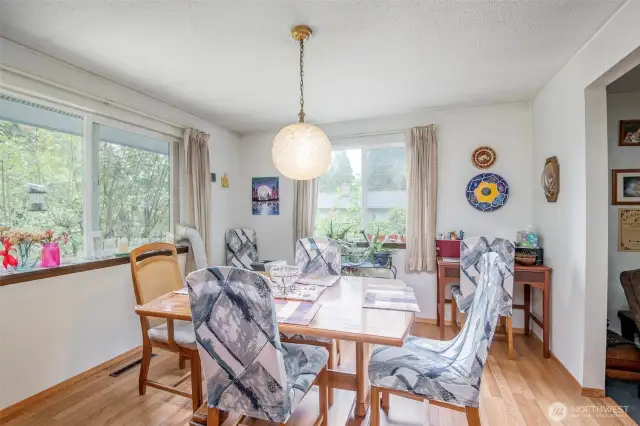 Dining room.