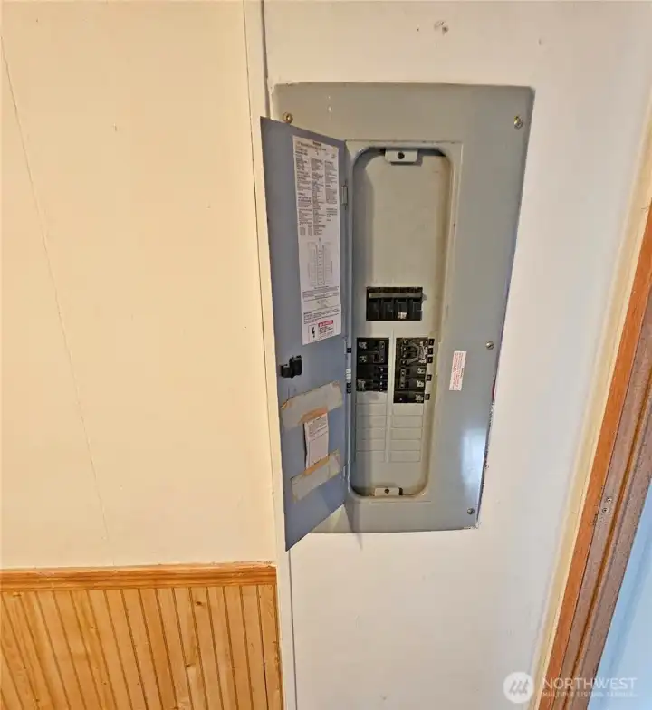 200 amp elect panel in the mobile. Lots of room for more circuits