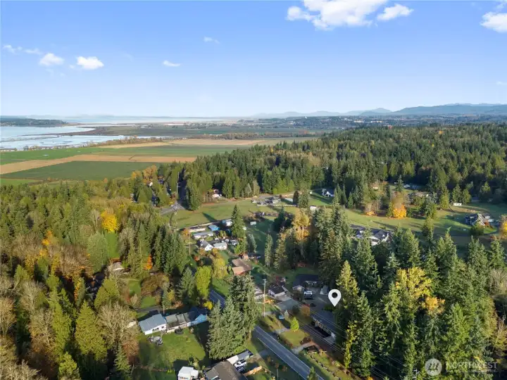 Close to Warm Beach and Lake Goodwin.