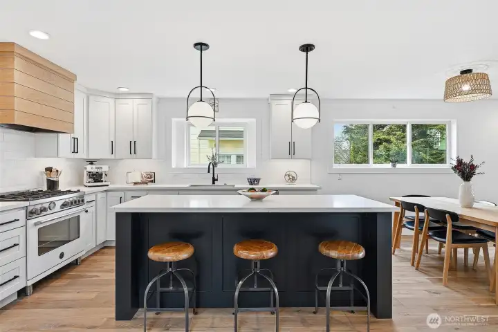 Fantastic island in kitchen with breakfast bar