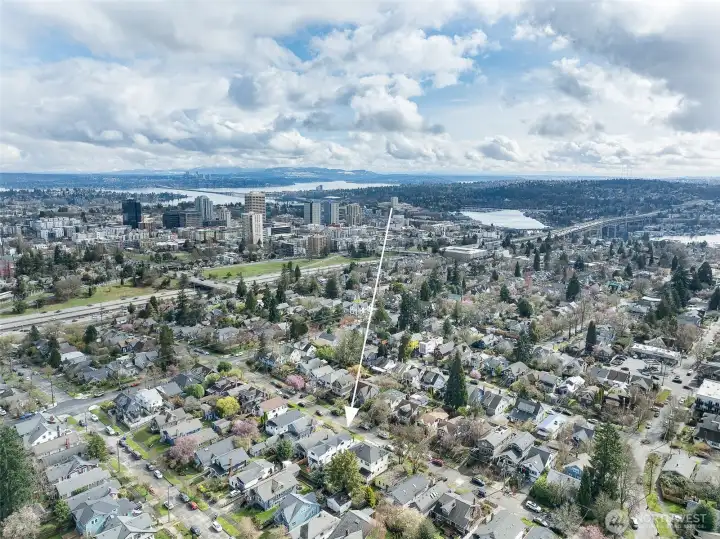 Located close to I5 access and the University of Washington