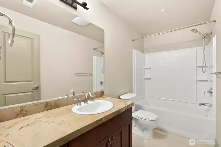 Junior Suite bath