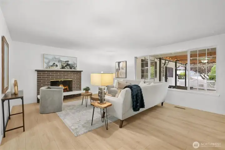 Living room w/fireplace