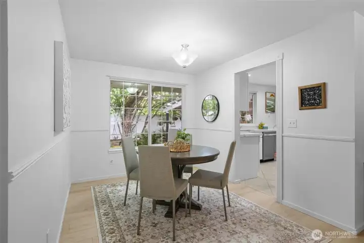 Dining to kitchen