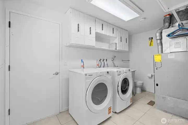 Utility w/half bath