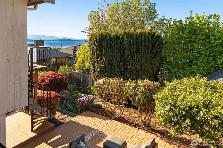 Fully enclosed private backyard retreat