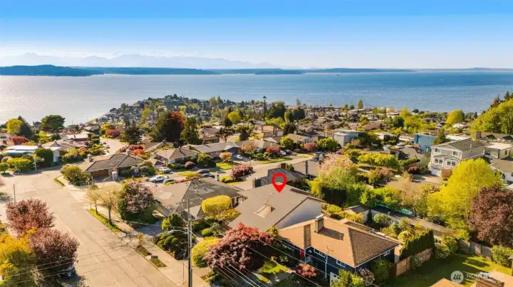 Alki Beach is just a short distance away