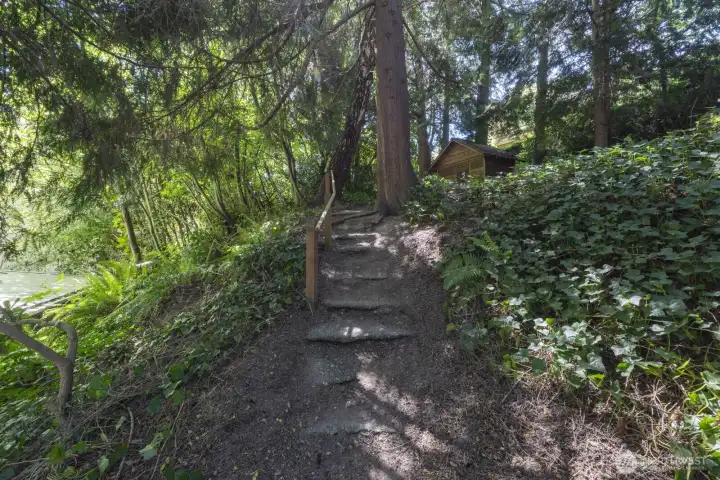 path to sauna