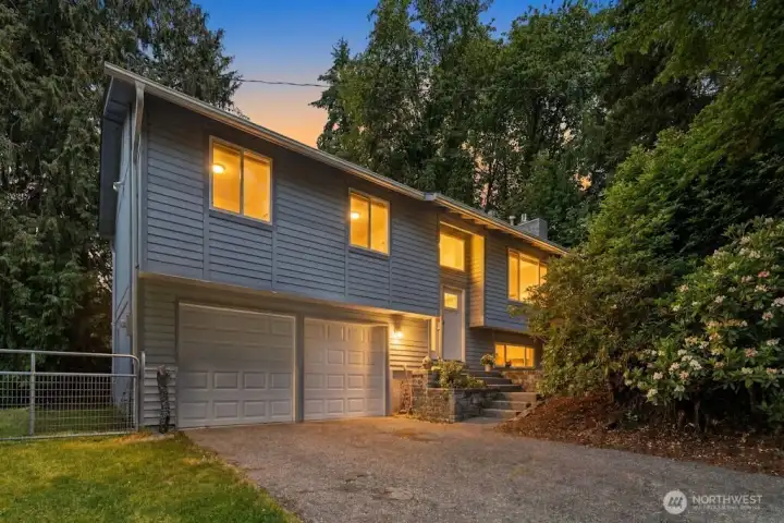 Upgraded home on acre plus lot with sweeping territorial views. Upgraded home on acre plus lot with sweeping territorial views.