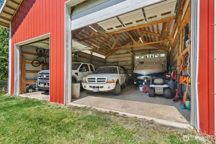 Large 28' x 36' garage. Large 28' x 36' garage.