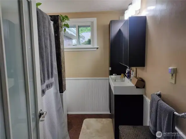 Main full bathroom.