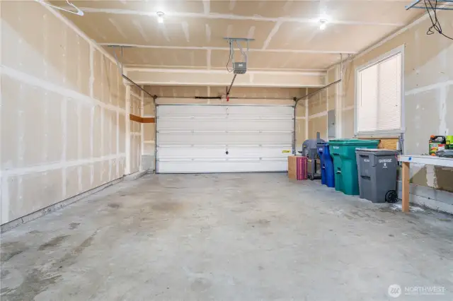 extra large garage that can fit 3 vehicles