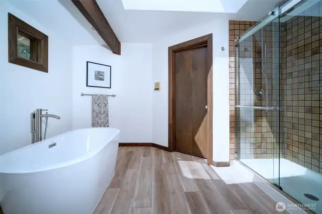 Freestanding soaking tub with plenty of room