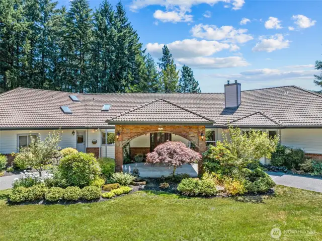 Located at the end of the road, this neighborhood is quiet and sought-after. This home includes on-demand back-up generator, AC, zoned garden sprinklers, vaulted ceilings, abundant natural light & custom features.