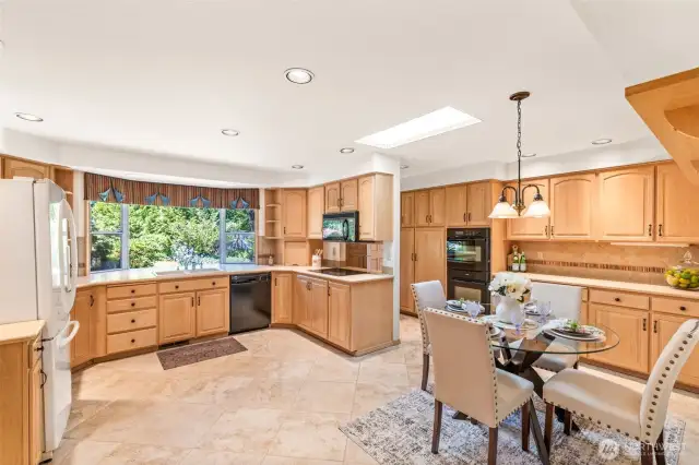 Kitchen has plenty of space for eat-in dining. Bosch electric cooktop, double ovens & dishwasher.