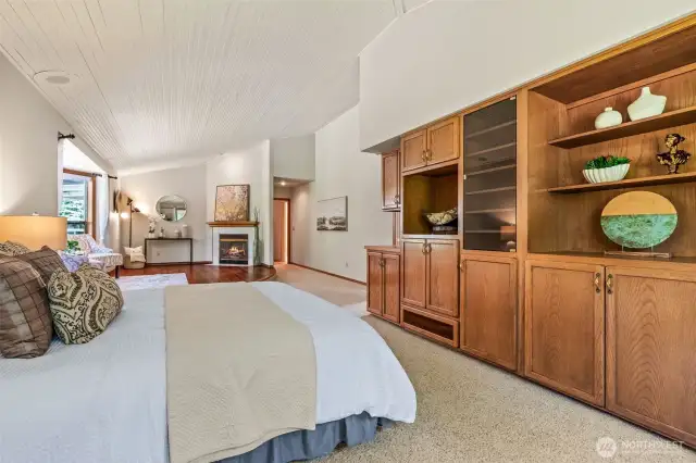 Primary bedroom, speakers mounted in the vaulted ceiling