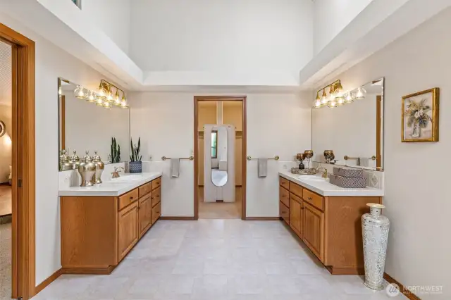 Double sinks & large walk-in closet