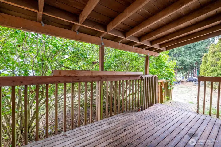Covered front porch.