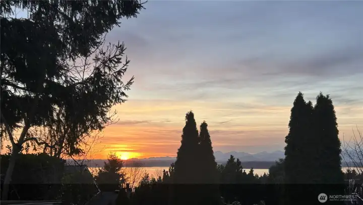 Gorgeous sunsets from all 3 floors!