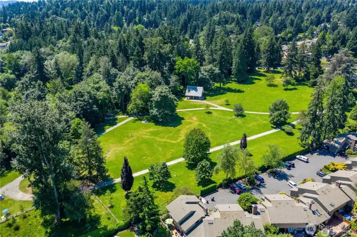 Idylwood beach park is right next door!