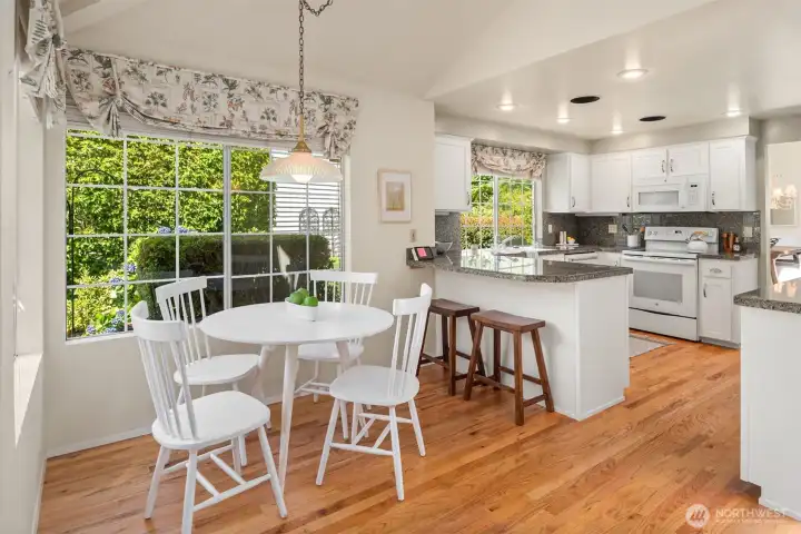Sunny breakfast nook!