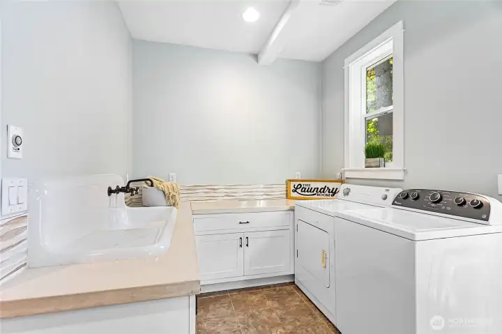 Large laundry room - space to fold clothes