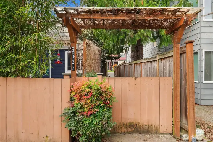 Direct access from 34th Ave SW for easy guest entry.