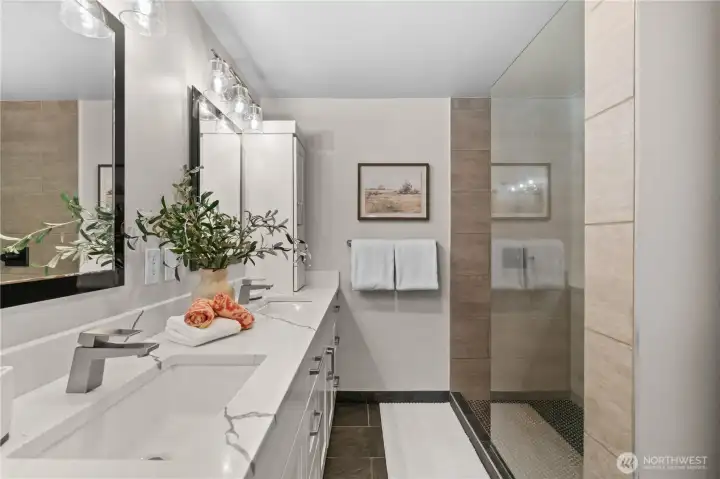 And this primary bath w/ double vanity, quartz countertops and tons of storage!