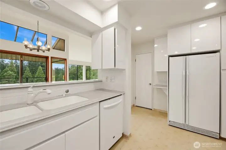 Eating bar open to dining area  Pantry / pocket door to great room